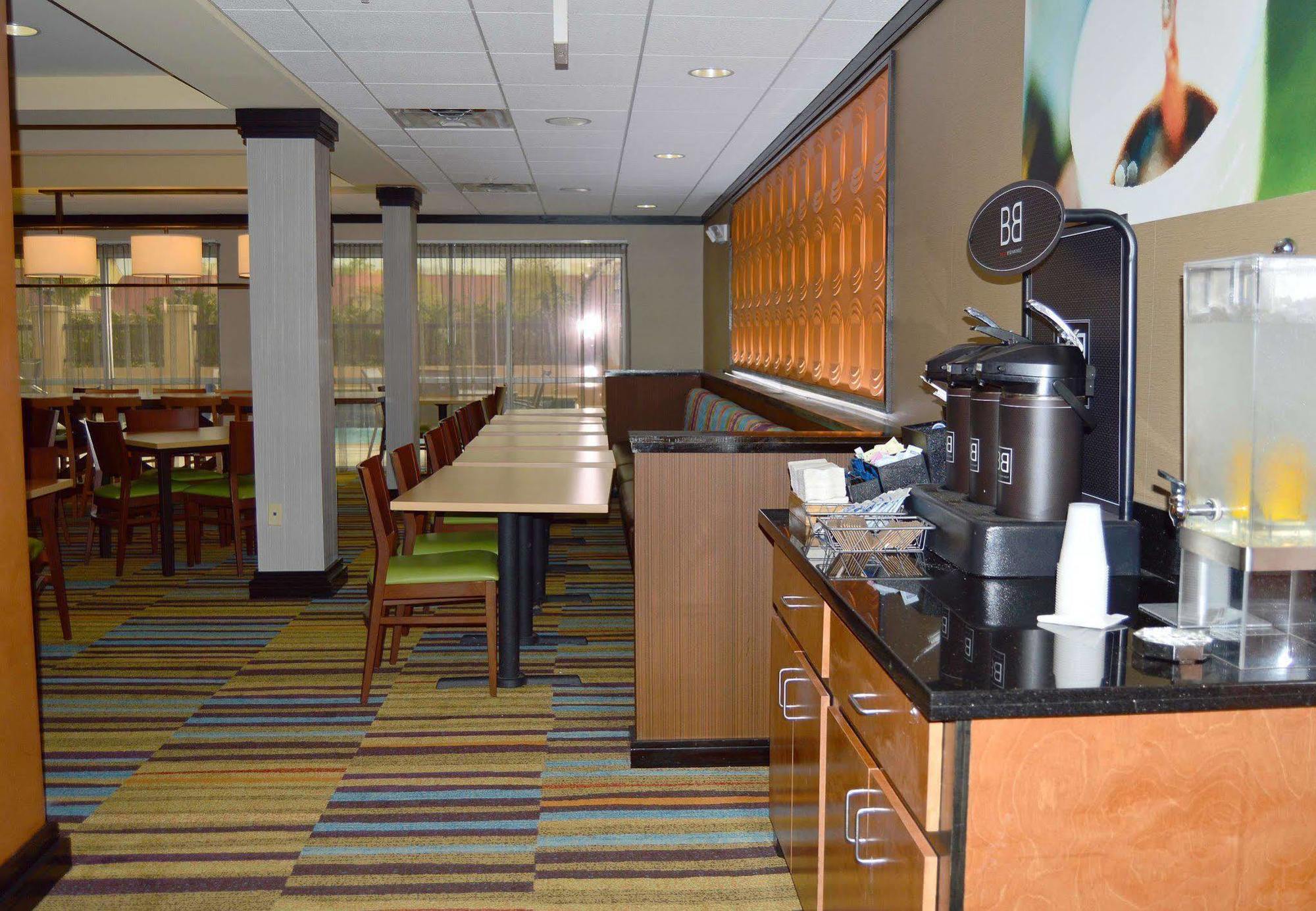Hotel Fairfield & Houston 3*
